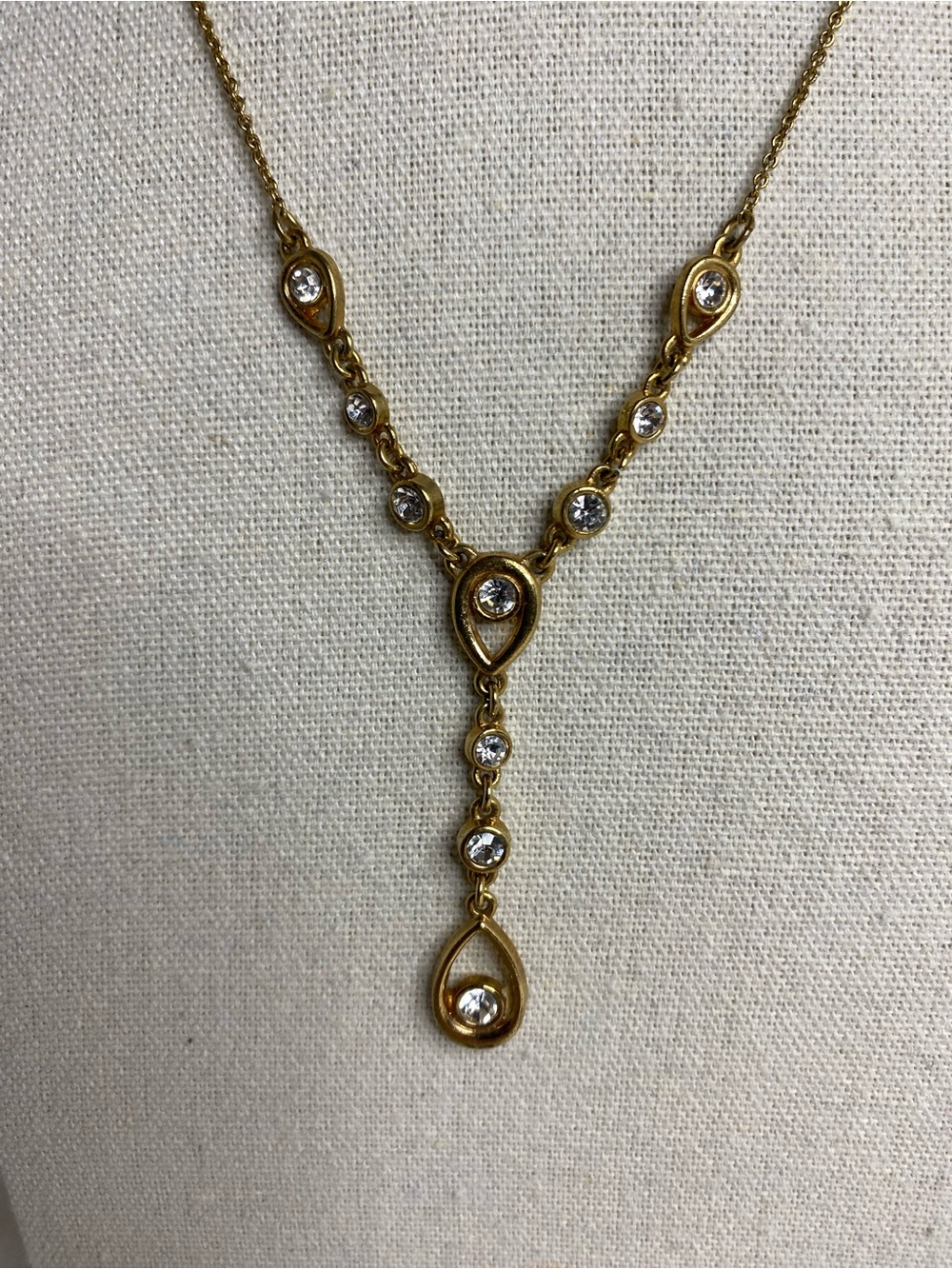 Vintage Nancy & Rise NR Teardrop Gold Tone Necklace Rhinestone